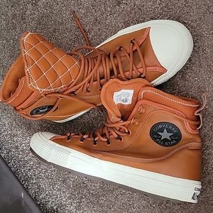 These are size 11 Converse boots